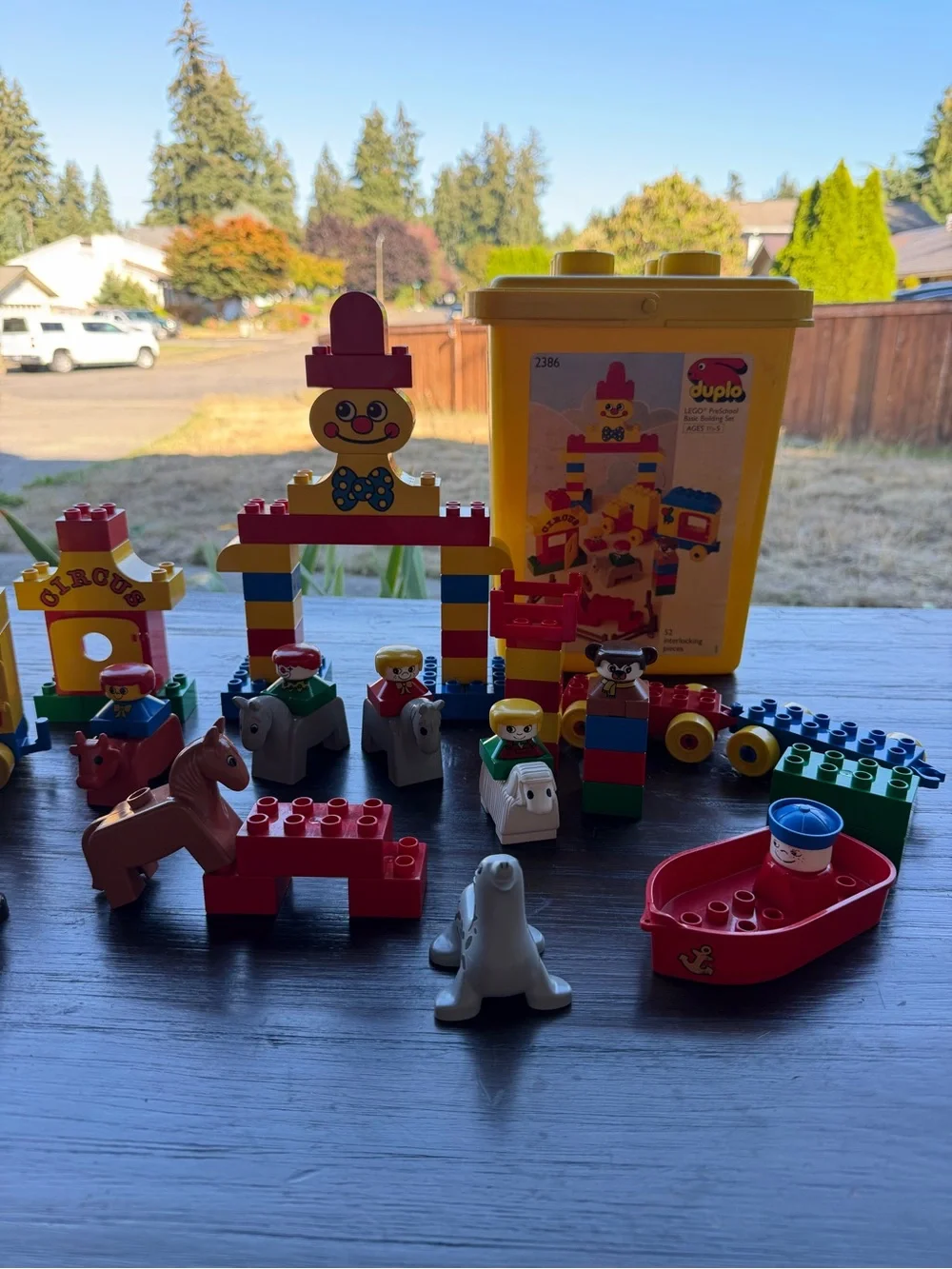 Lego DUPLO 2386 retired set with oversized bucket and extra blocks
